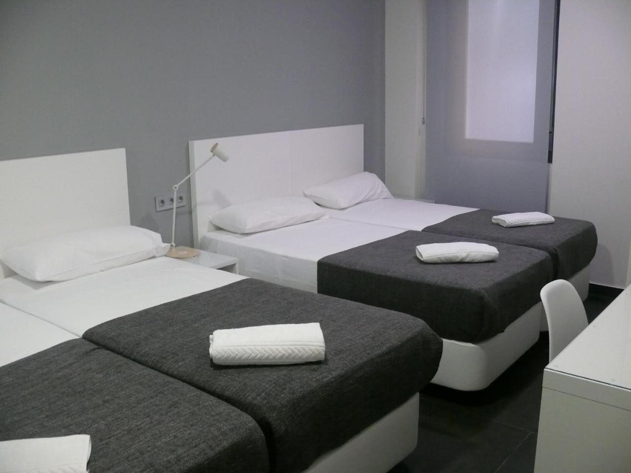 Hostal Bed Of The Sea Valencia Exterior photo